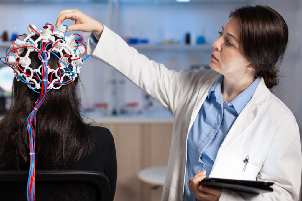 When to Consult a Neurologist? A Simple Guide for Everyday Health Concerns